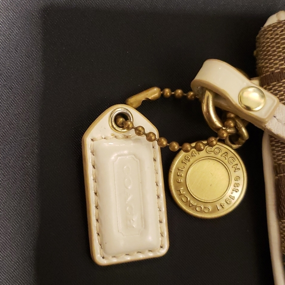 Coach  Wristlet - Picture 2 of 4